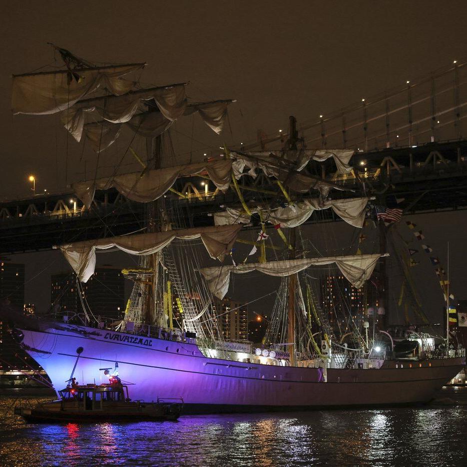 AP PHOTOS: Mexican tall ship strikes Brooklyn Bridge, snapping masts and killing 2 crew members